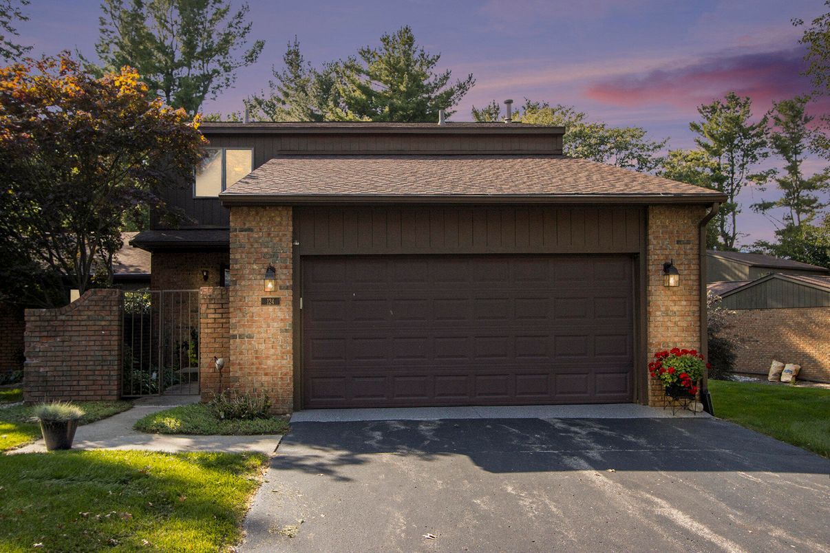 Detached Garage, Exterior