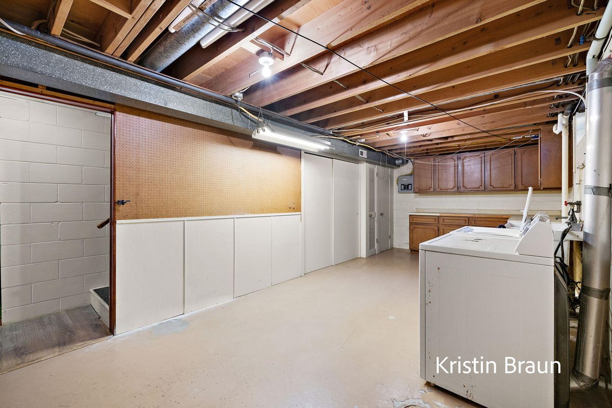Interior, Washer, Wooden Beams