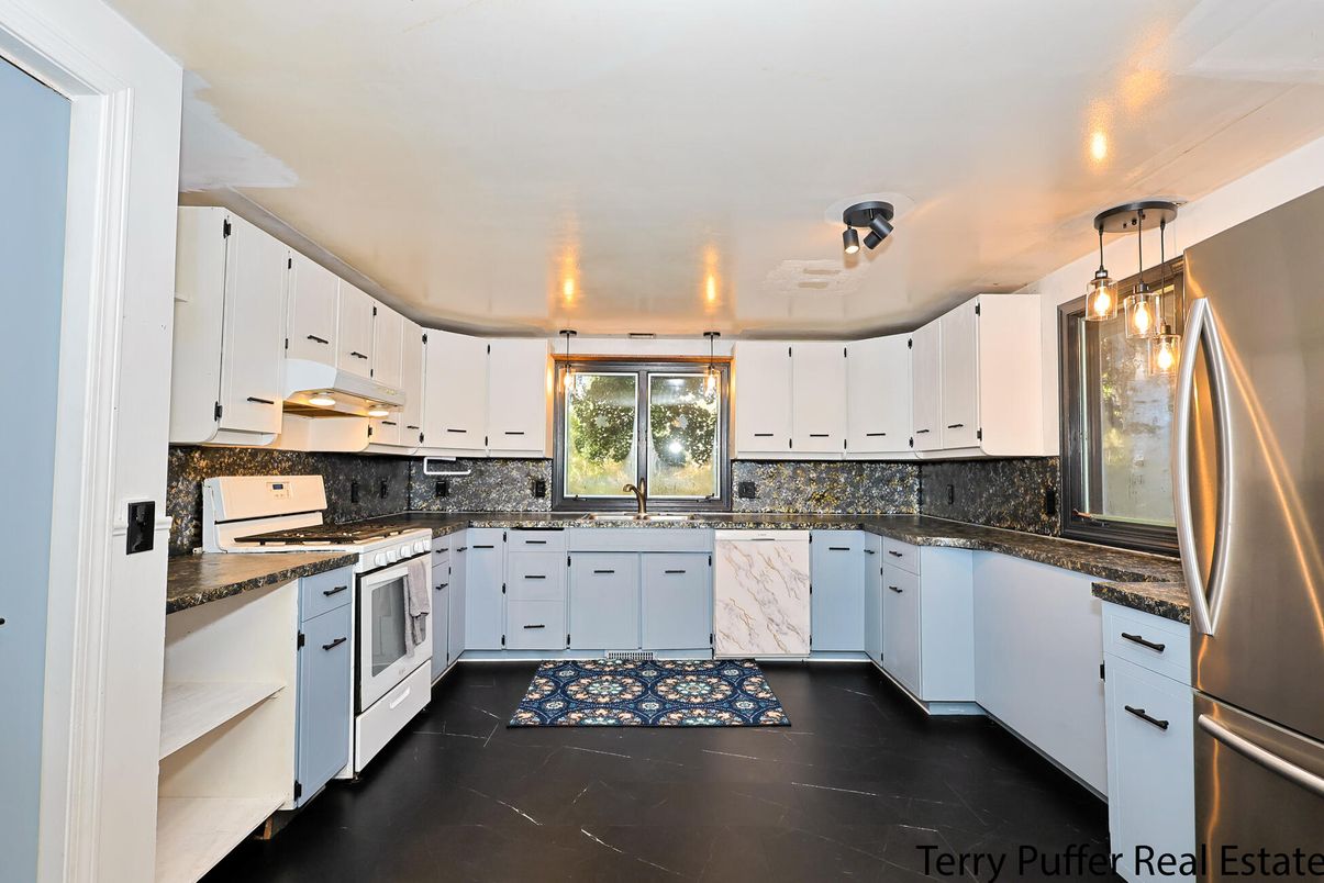 Interior, Kitchen, Pendant Lights, Stainless Steel Appliances