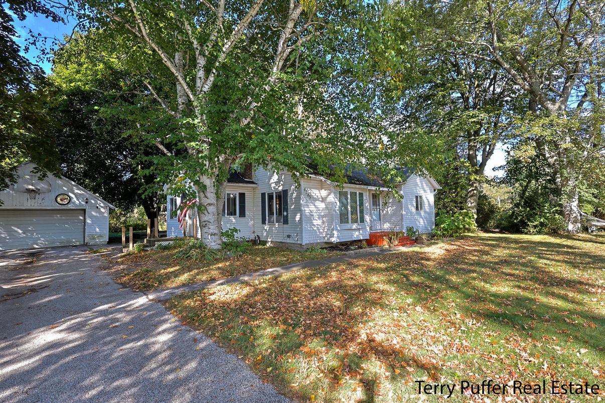 Backyard, Detached Garage, Exterior