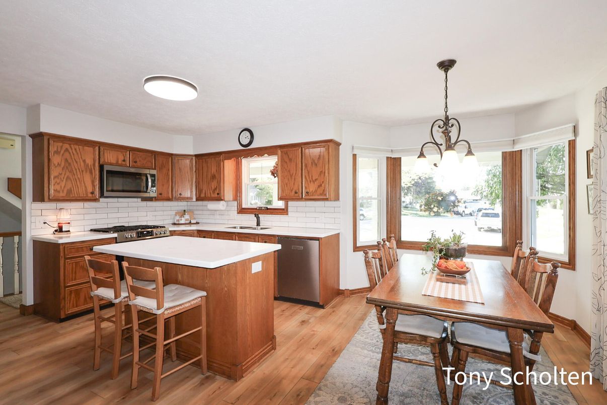 Dining room, Interior, Kitchen, Pendant Lights, Wood Texture Flooring