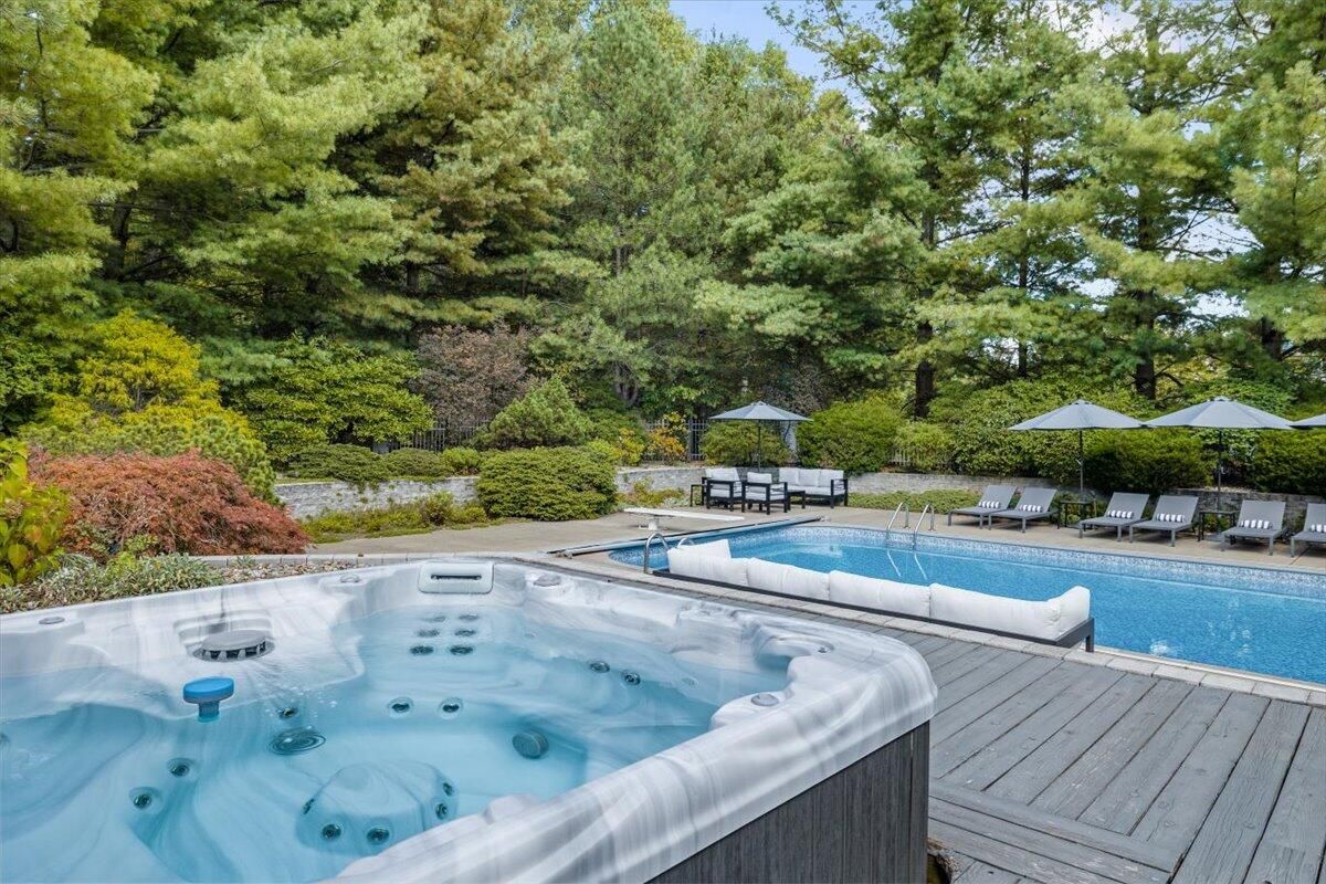 Exterior, Hot Tub, Pool