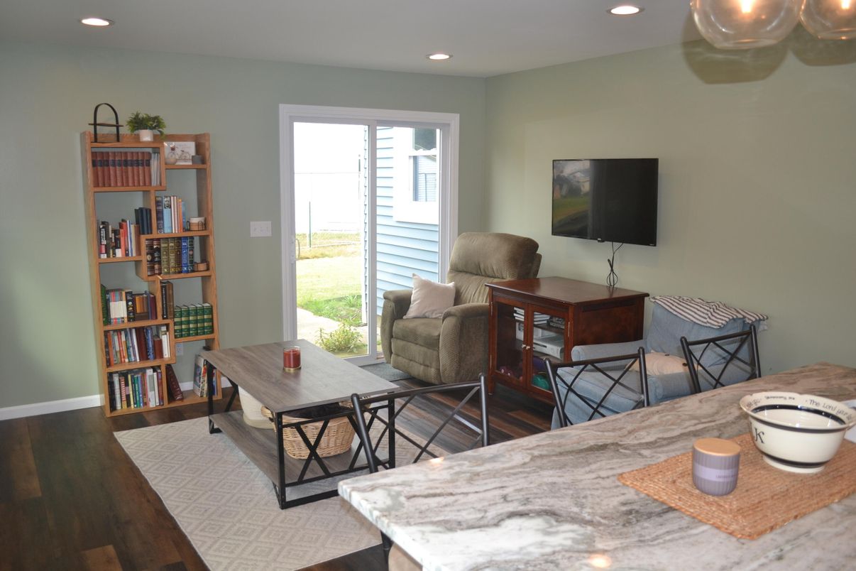 Interior, Recessed Lighting, Wood Texture Flooring