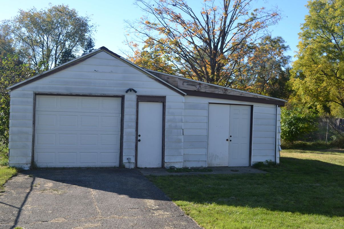 Detached Garage, Exterior