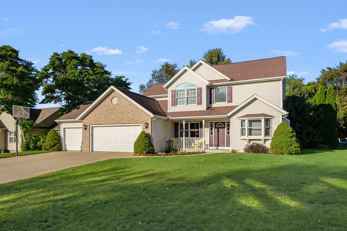 Attached, Exterior, Facade, Farmhouse