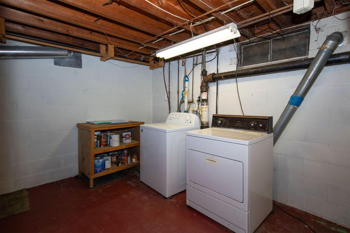 Interior, Washer, Wooden Beams