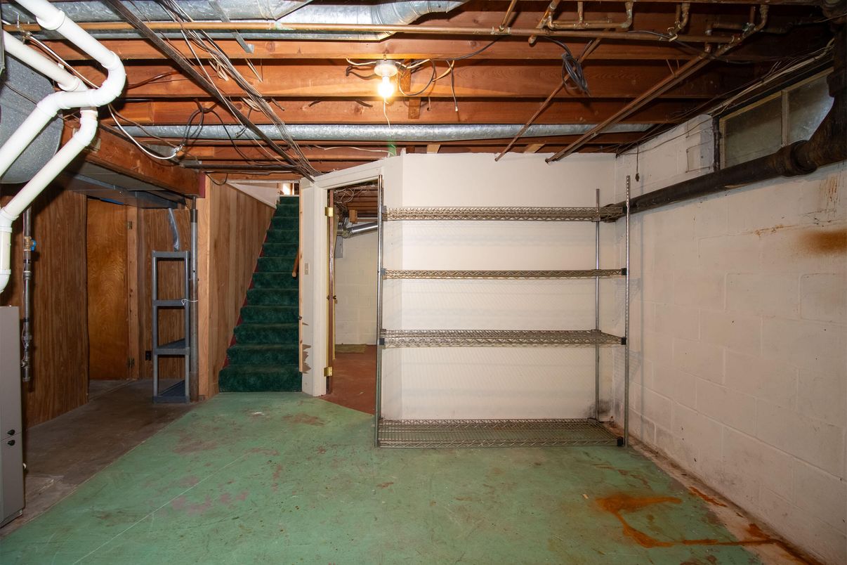 Garage, Interior, Wooden Beams