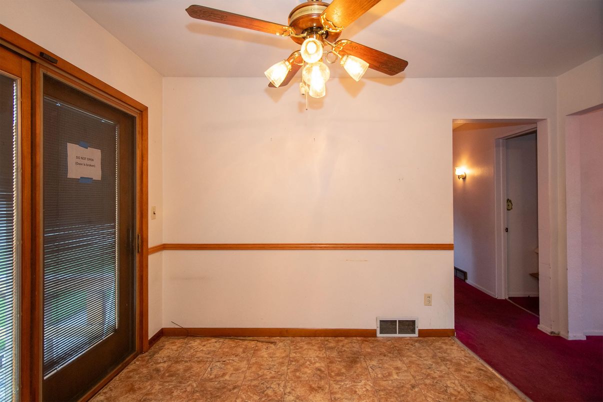Empty room, Interior