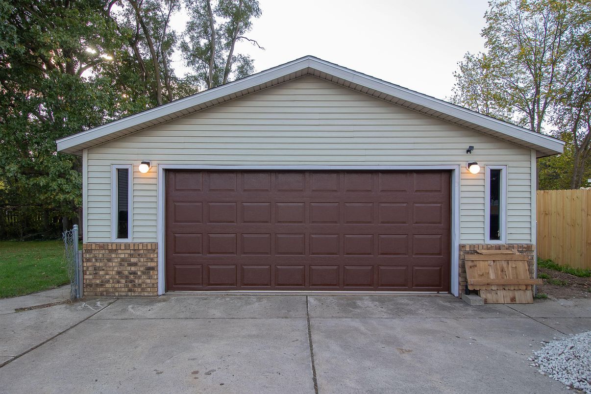 Detached Garage, Exterior