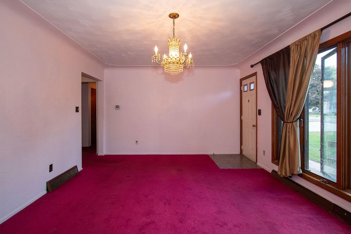 Chandelier, Empty room, Interior