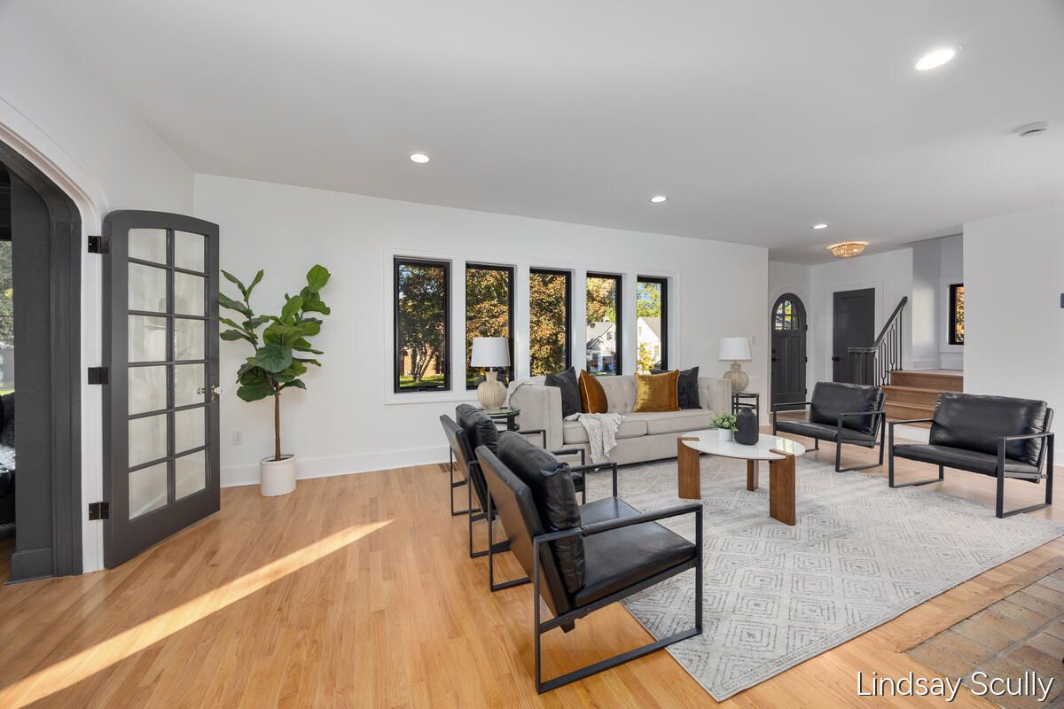 Interior, Living room, Recessed Lighting, Wood Texture Flooring