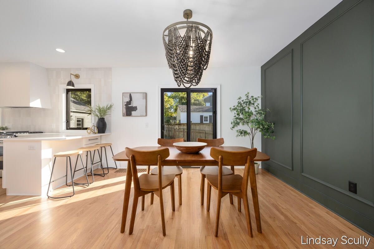Chandelier, Dining room, Interior, Kitchen, Recessed Lighting, Wood Texture Flooring