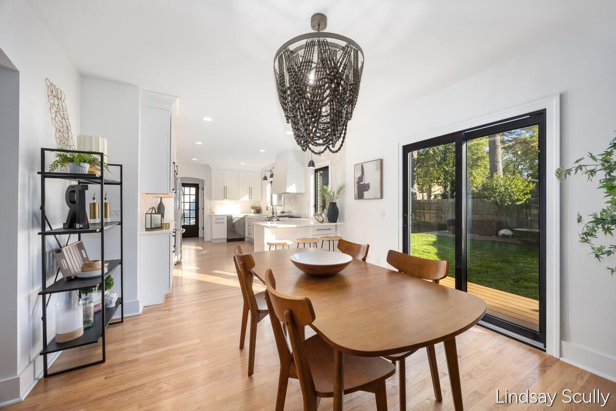Chandelier, Dining room, Interior, Kitchen, Recessed Lighting, Wood Texture Flooring