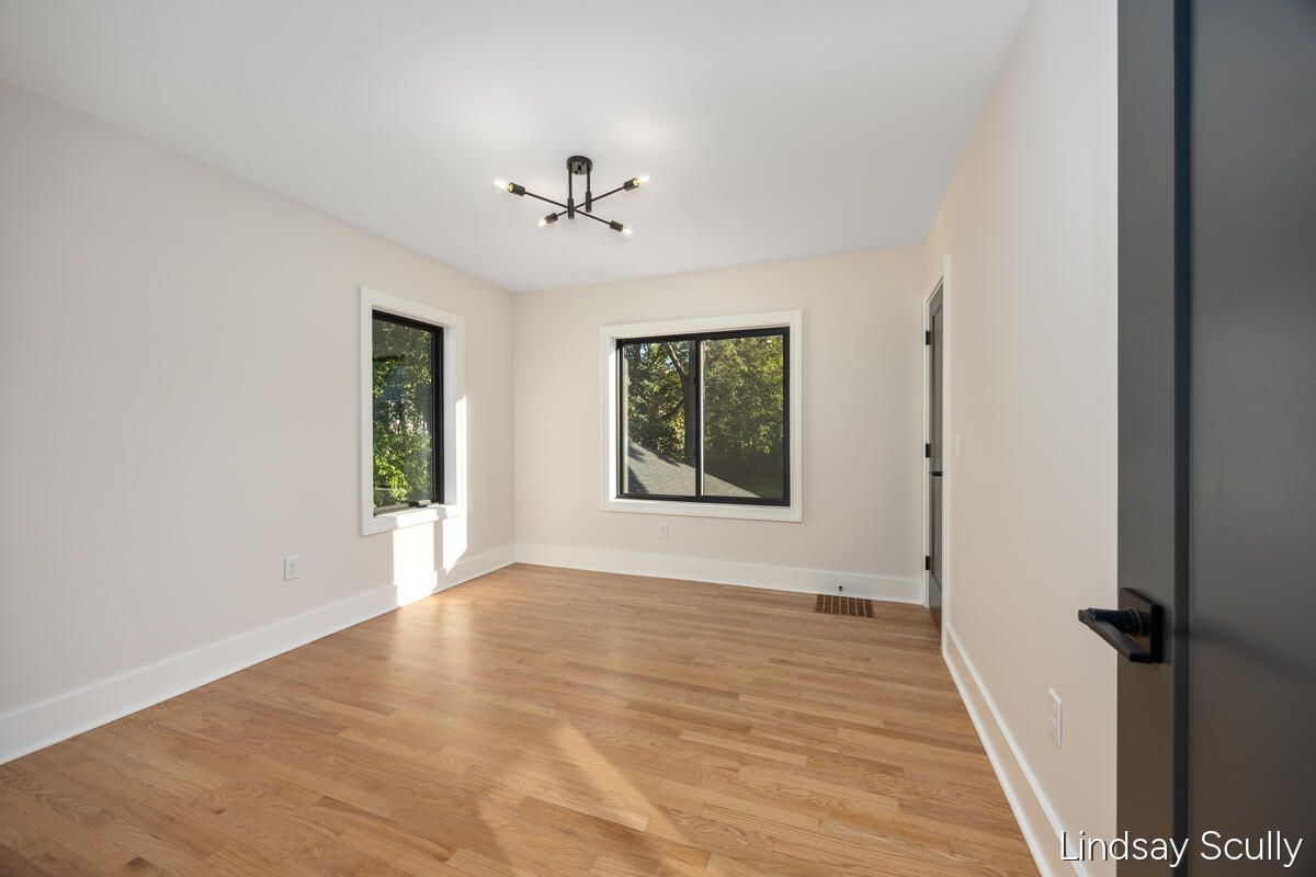 Empty room, Interior, Pendant Lights, Wood Texture Flooring