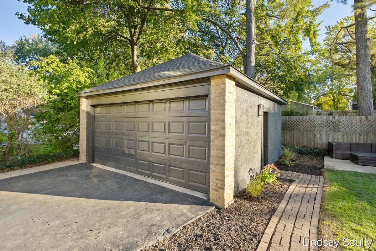 Detached Garage, Exterior