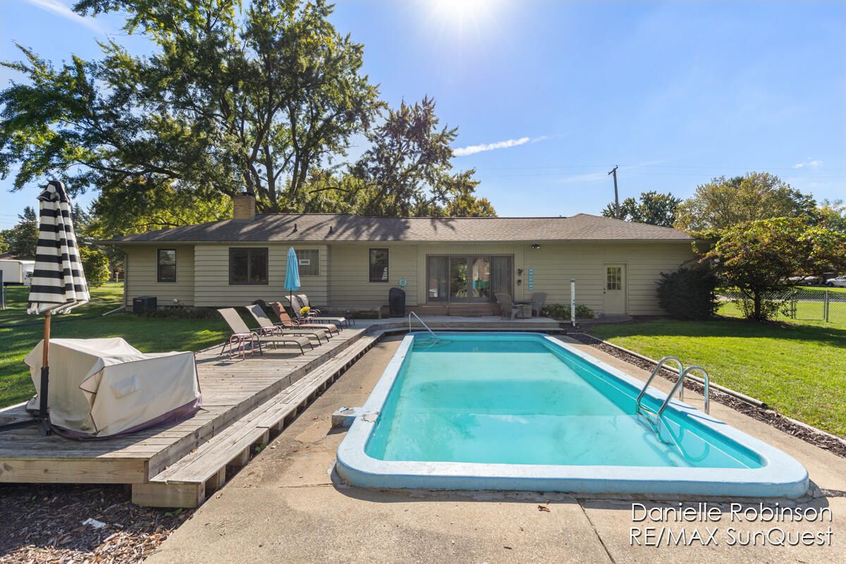 Backyard, Exterior, Pool