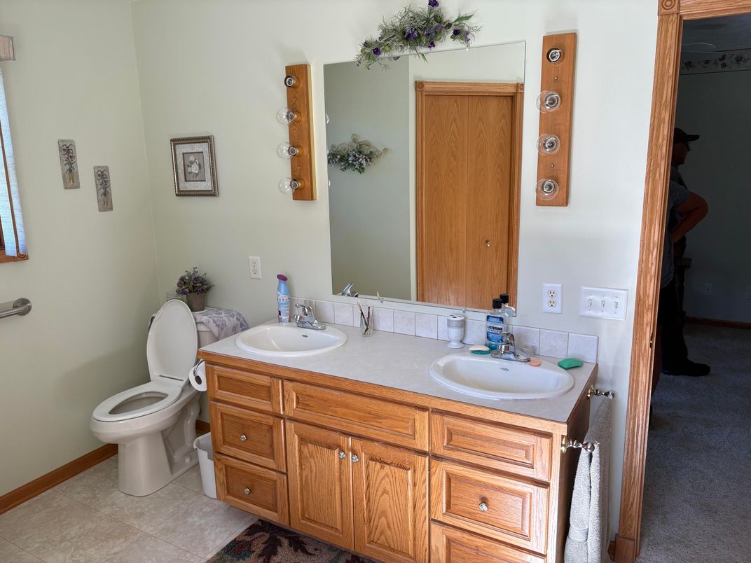 Bathroom, Dual Sink Vanities, Interior