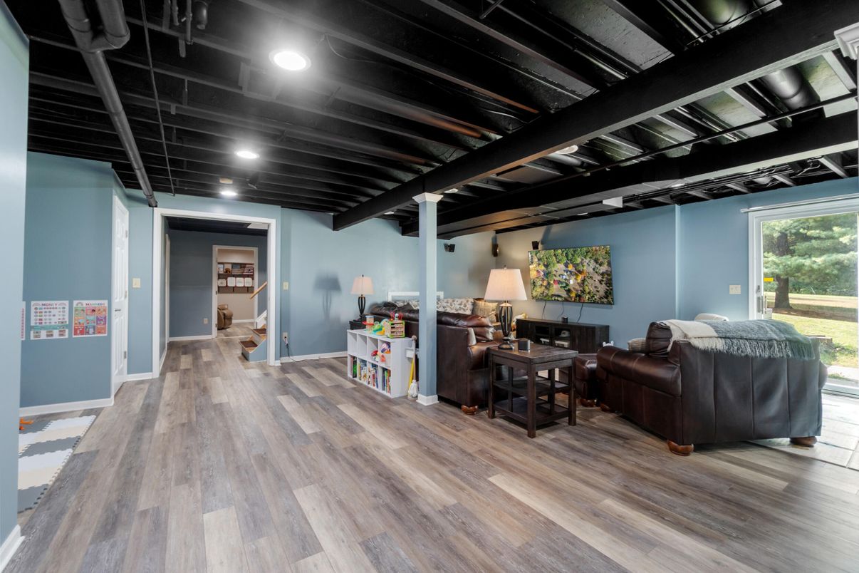 Interior, Living room, Recessed Lighting, Wood Texture Flooring