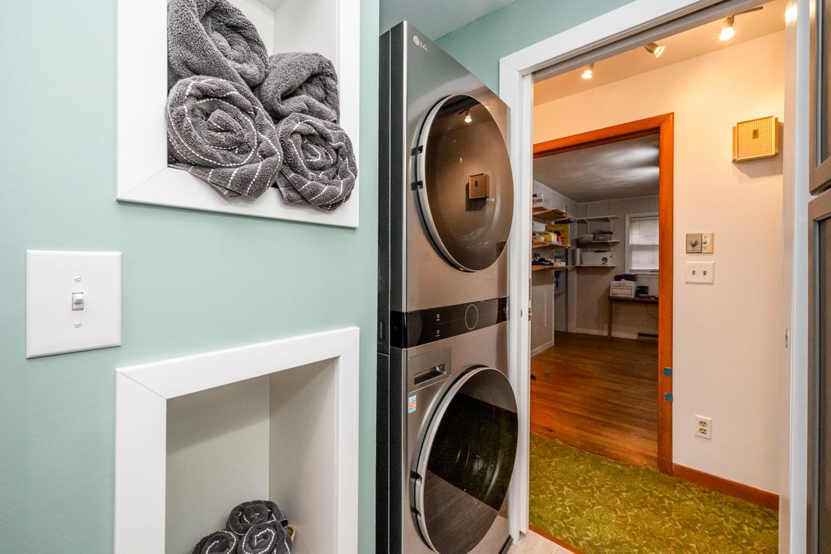 Interior, Recessed Lighting, Utility Closets, Washer, Wood Texture Flooring