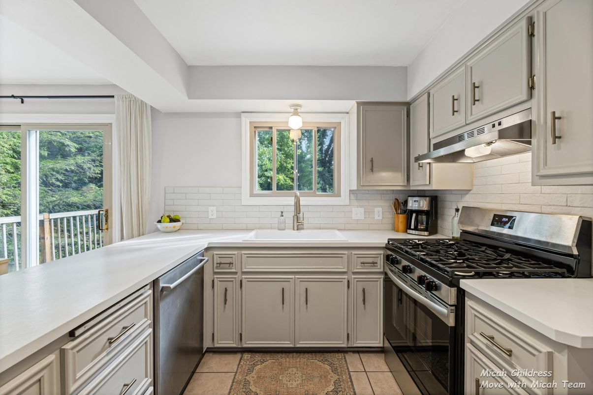 Interior, Kitchen, Pendant Lights, Stainless Steel Appliances
