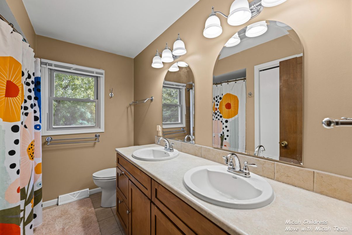 Bathroom, Dual Sink Vanities, Interior