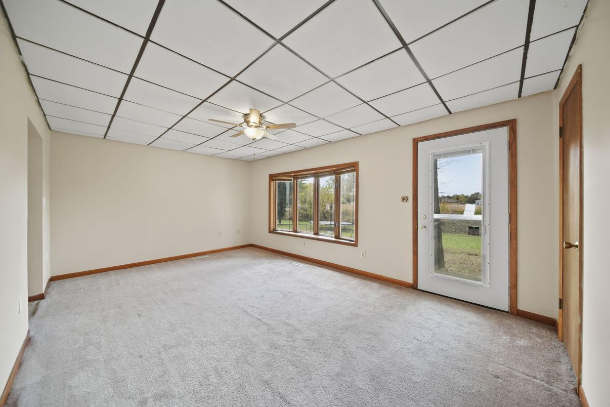 Empty room, Interior