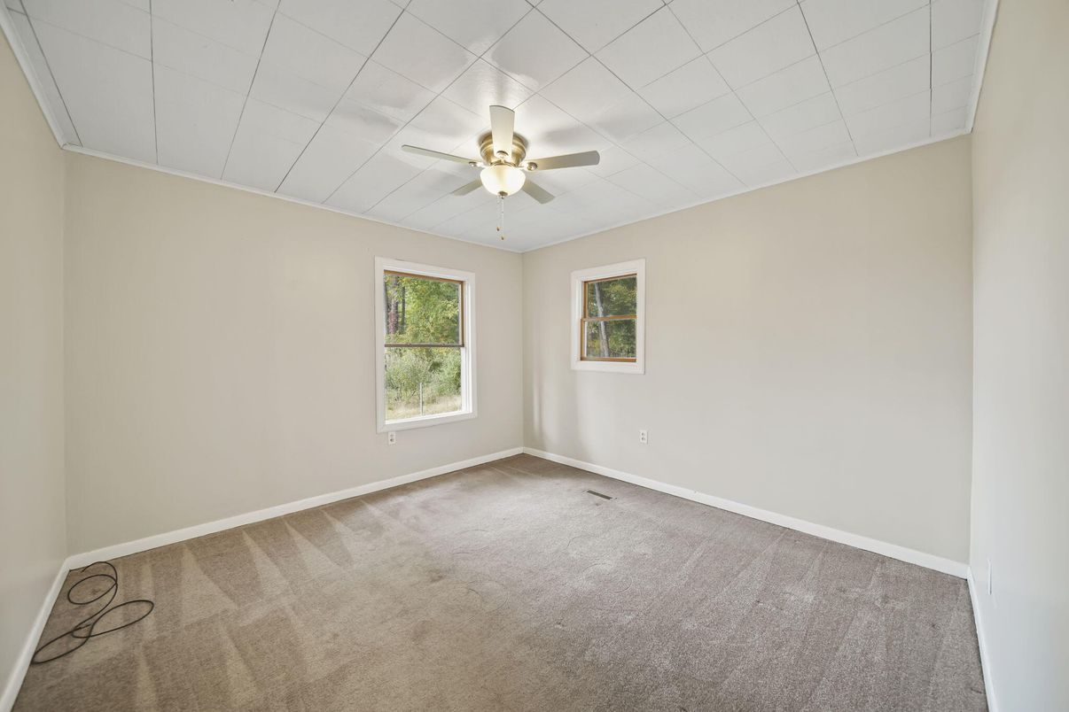 Empty room, Interior