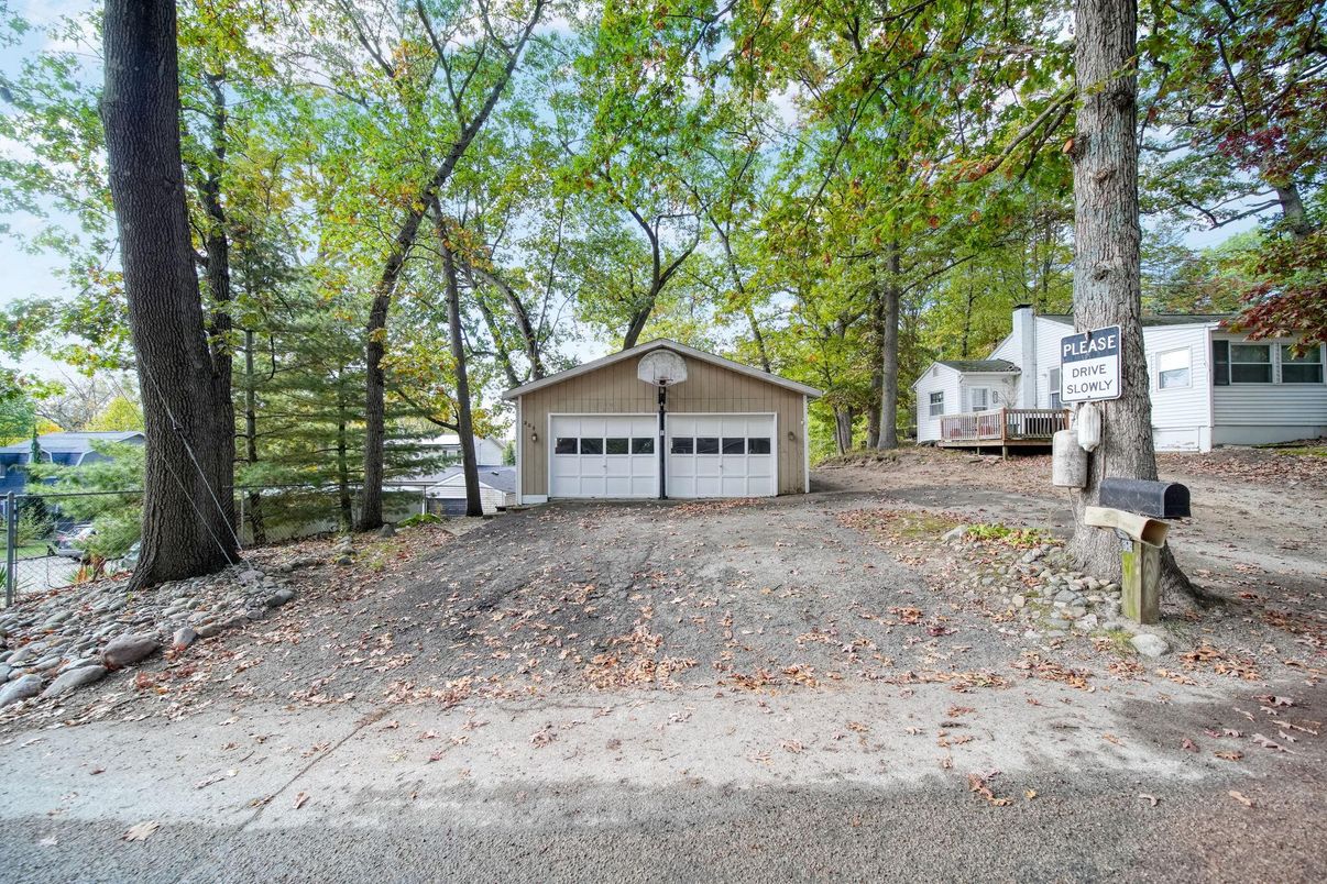 Detached Garage, Exterior