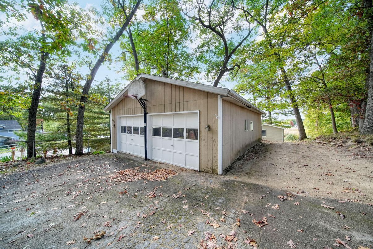 Detached Garage, Exterior