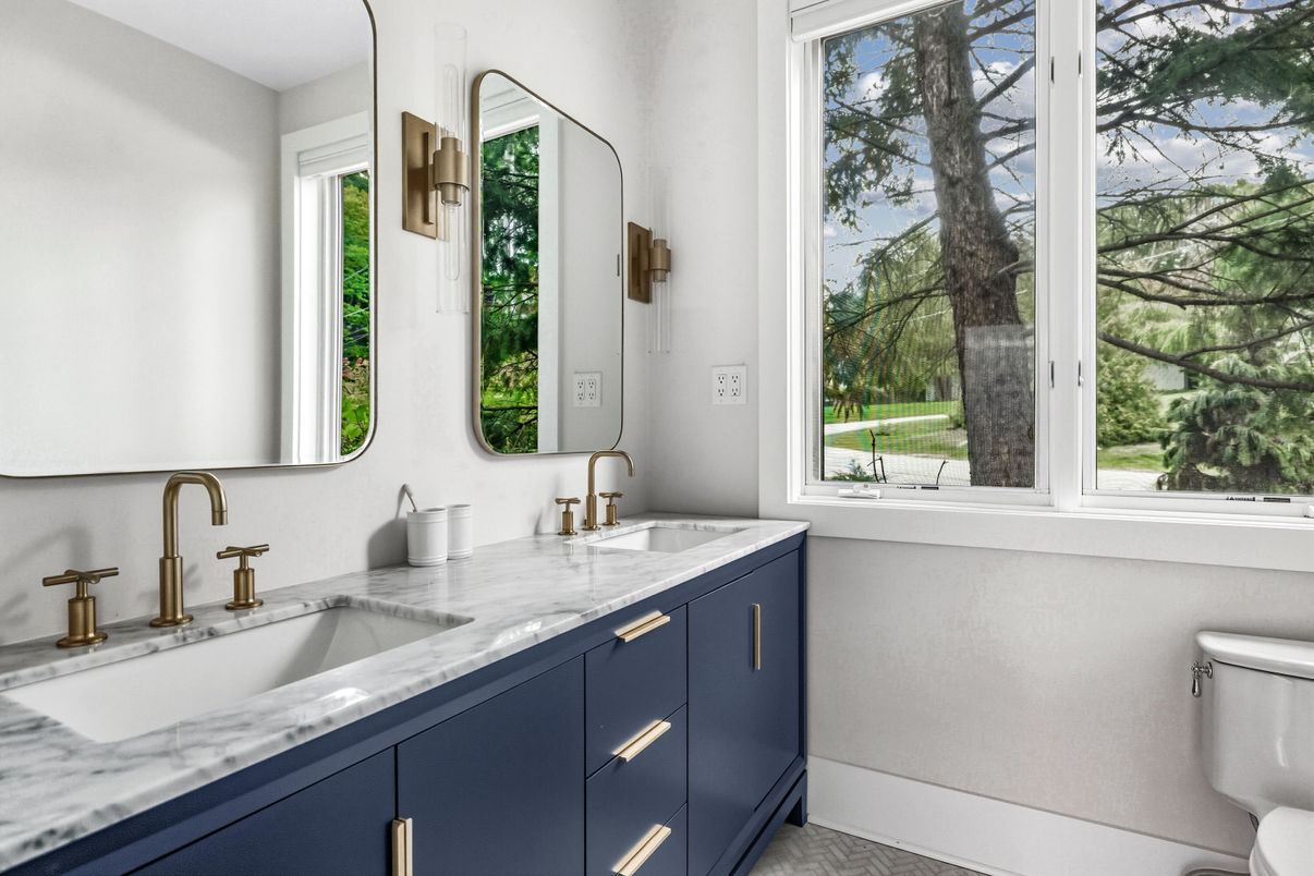 Bathroom, Dual Sink Vanities, Interior