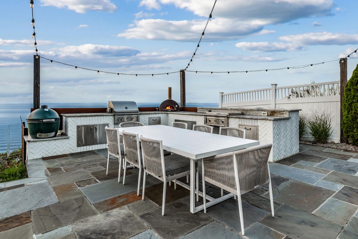 Exterior, Outdoor Kitchen, Water