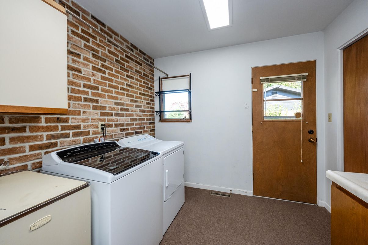 Interior, Stone Walls, Washer