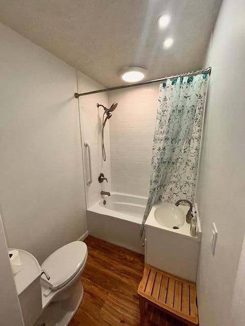 Bathroom, Interior, Recessed Lighting, Wood Texture Flooring