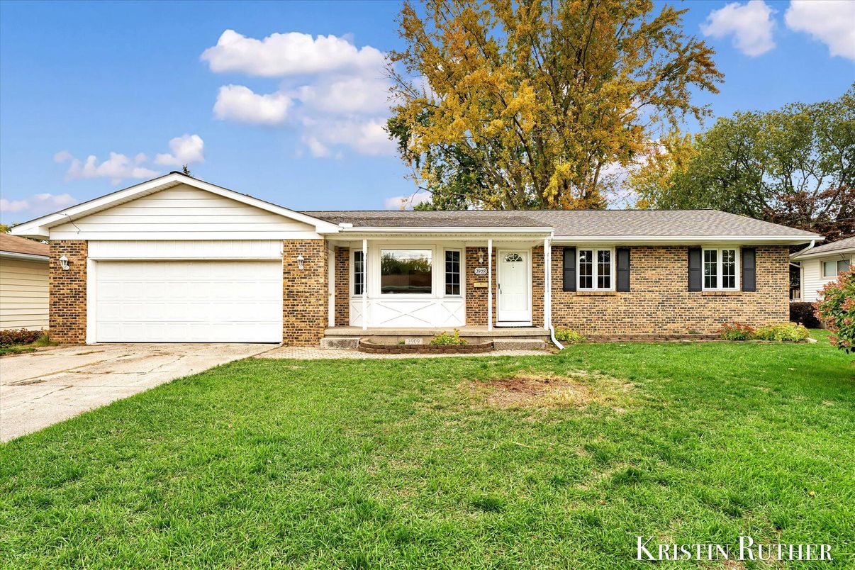Attached, Exterior, Facade, Brick Facade, Ranch