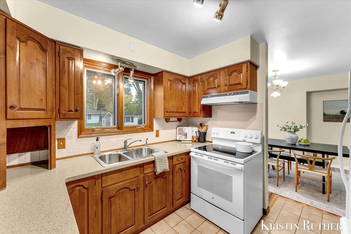 Chandelier, Dining room, Interior, Kitchen