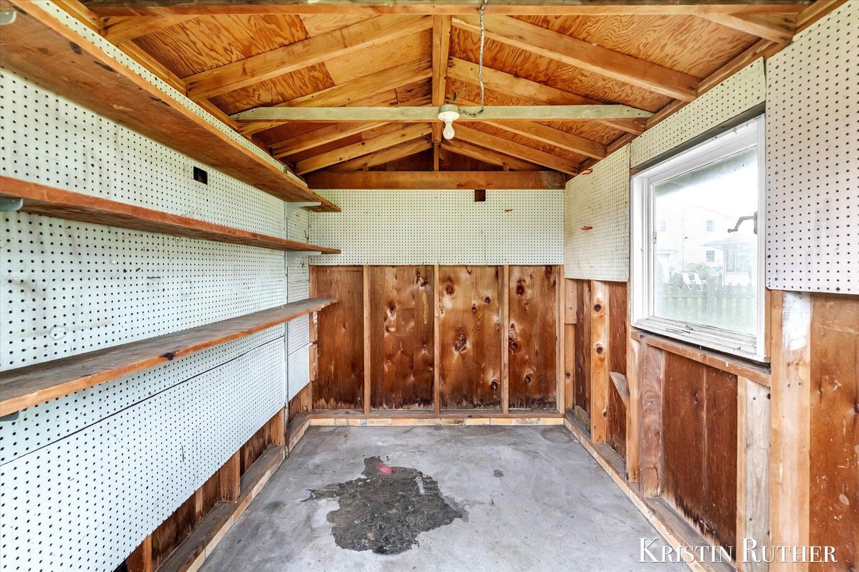 Empty room, Interior, Wooden Beams, Wooden Ceilings, Wooden Walls