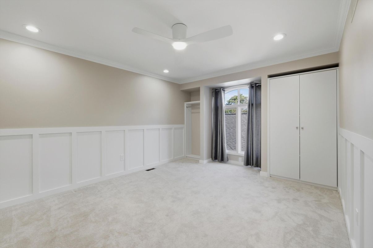 Empty room, Interior, Recessed Lighting