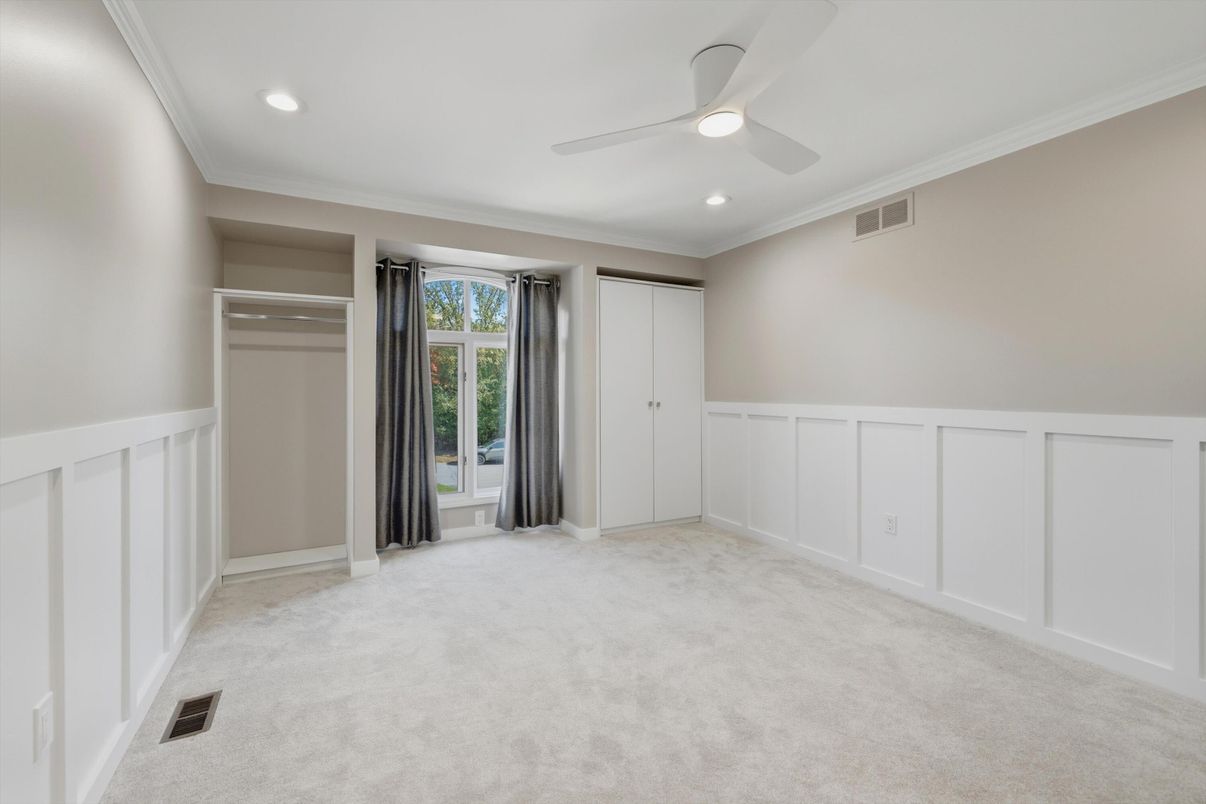 Empty room, Interior, Recessed Lighting