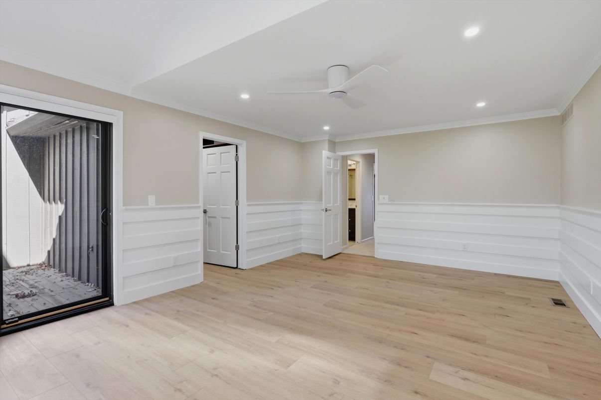 Empty room, Interior, Recessed Lighting, Wood Texture Flooring