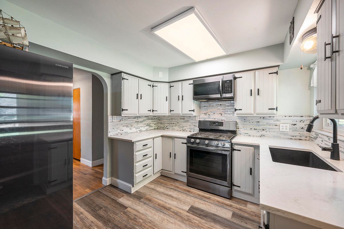 Interior, Kitchen, Stainless Steel Appliances, Wood Texture Flooring