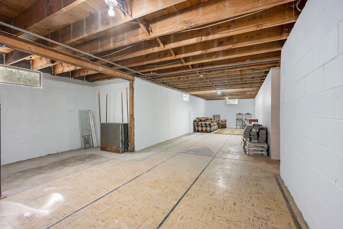 Empty room, Interior, Wooden Beams