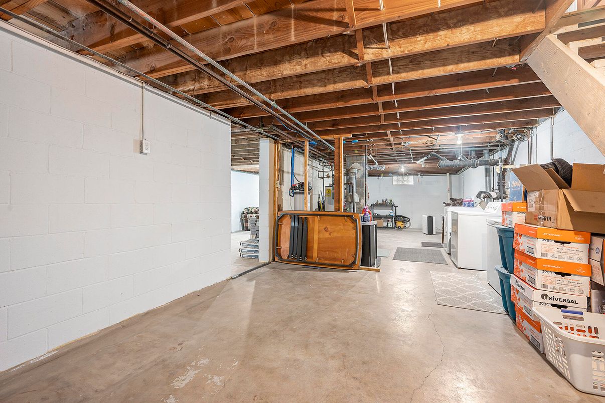 Interior, Washer, Wooden Beams