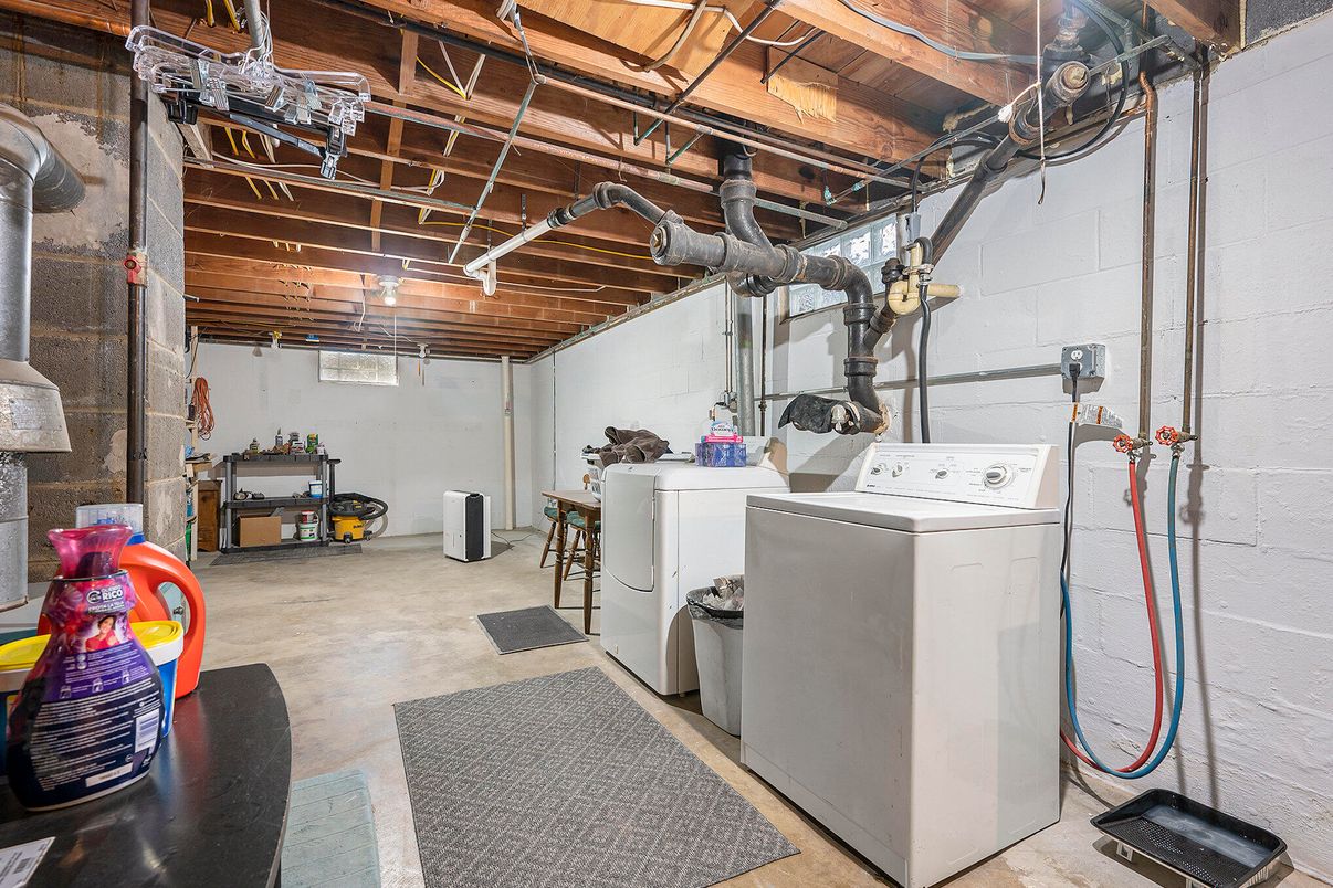 Interior, Washer, Wooden Beams