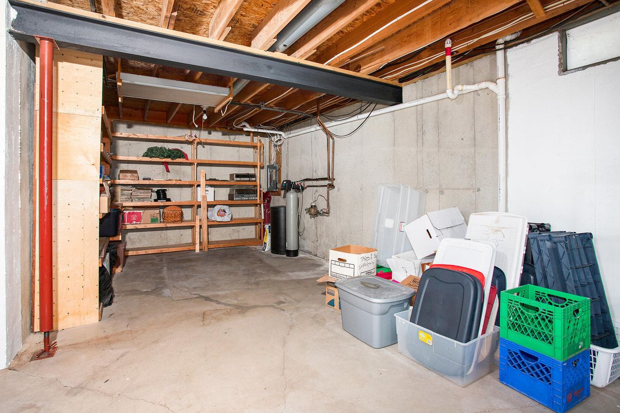 Garage, Interior, Wooden Beams