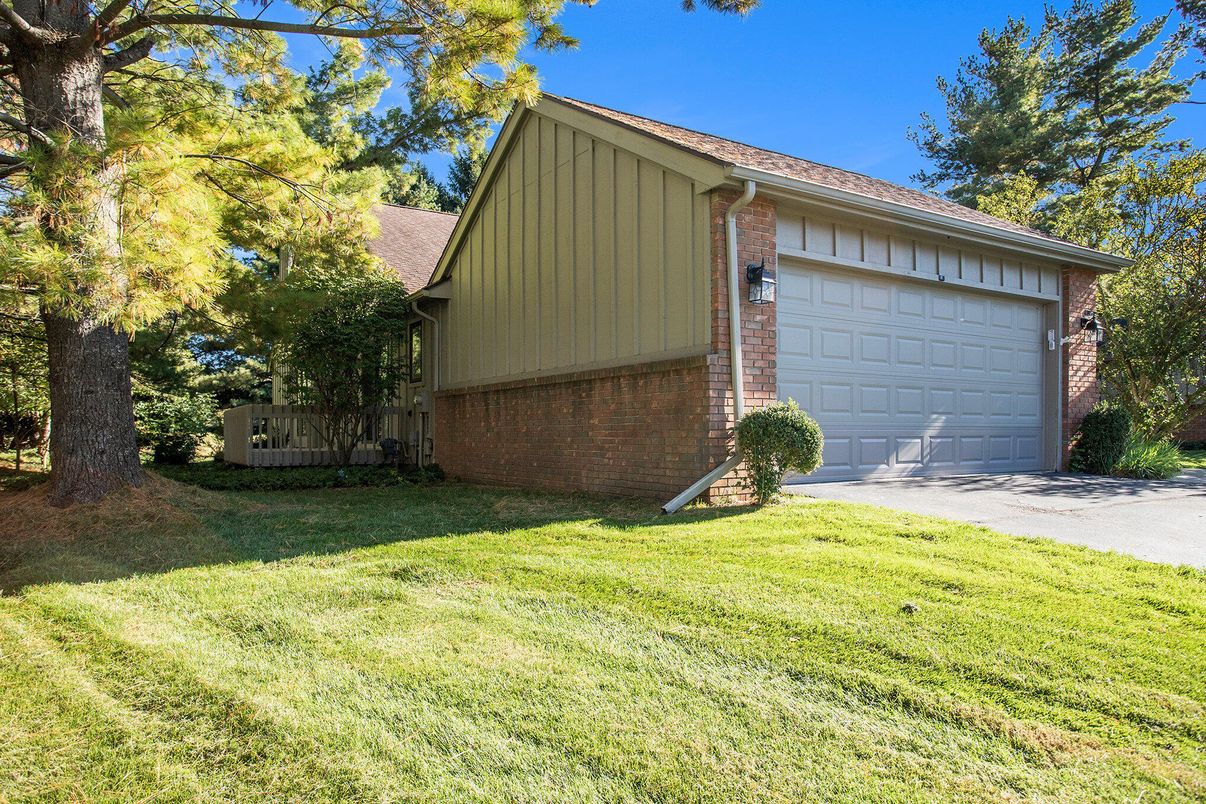 Backyard, Detached Garage, Exterior