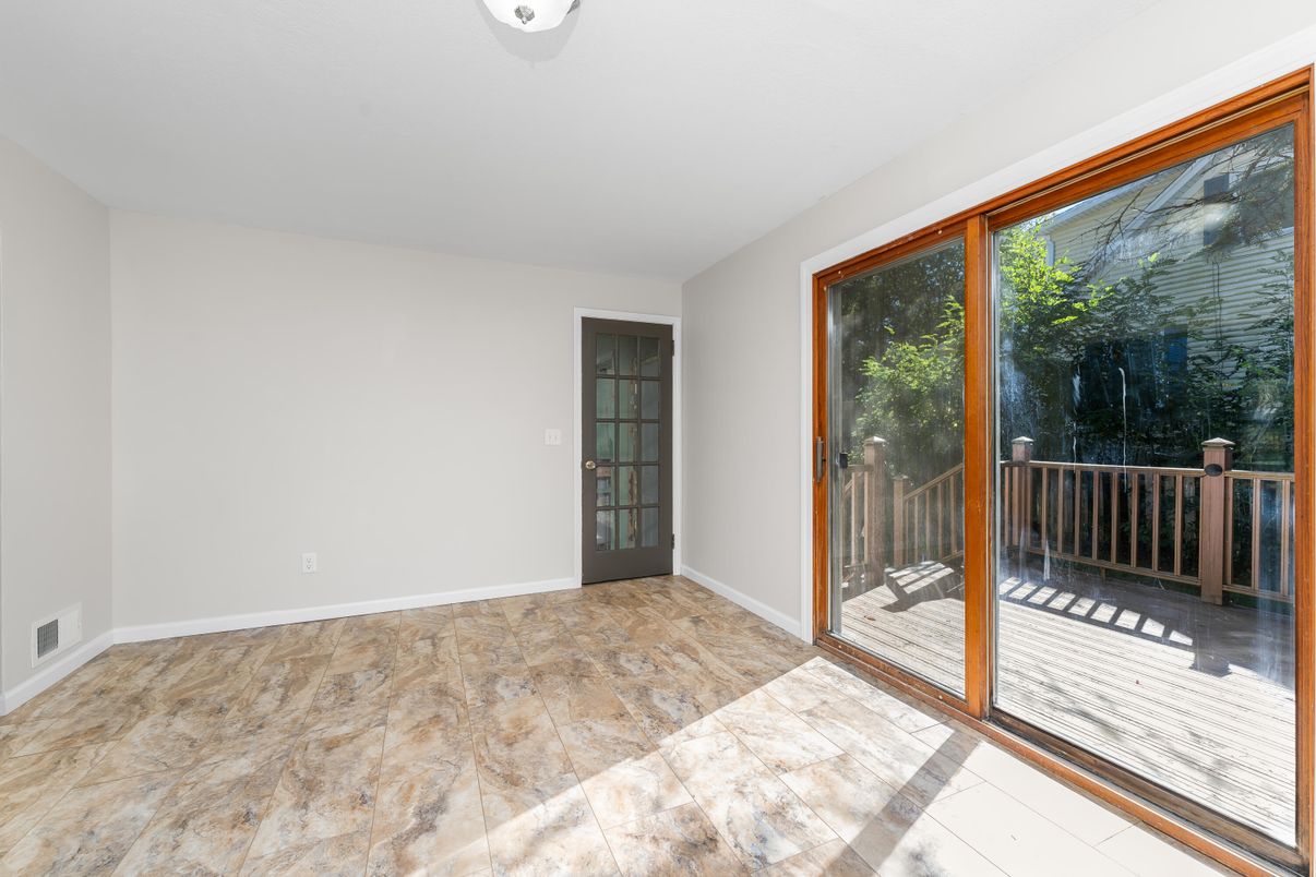 Empty room, Interior