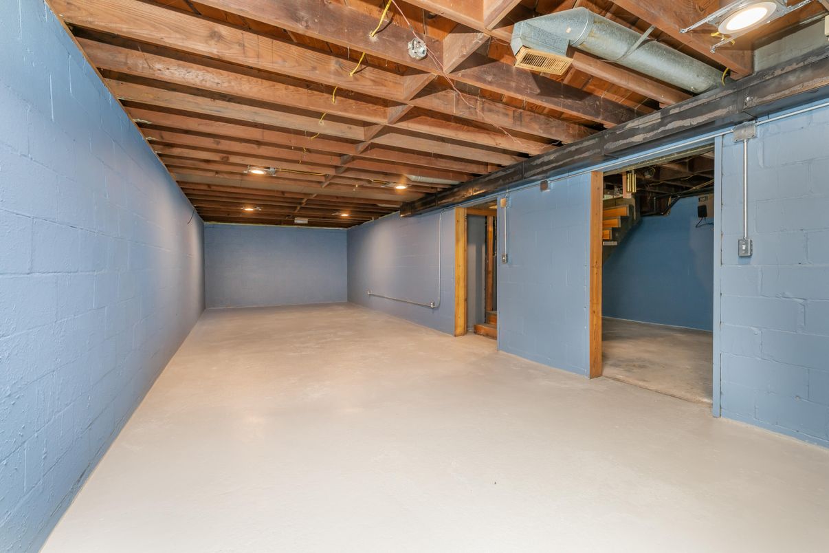 Empty room, Interior, Wooden Beams