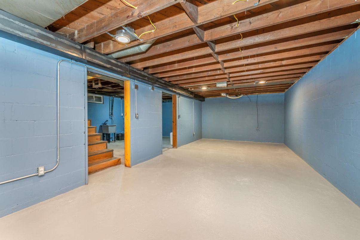 Empty room, Interior, Wooden Beams