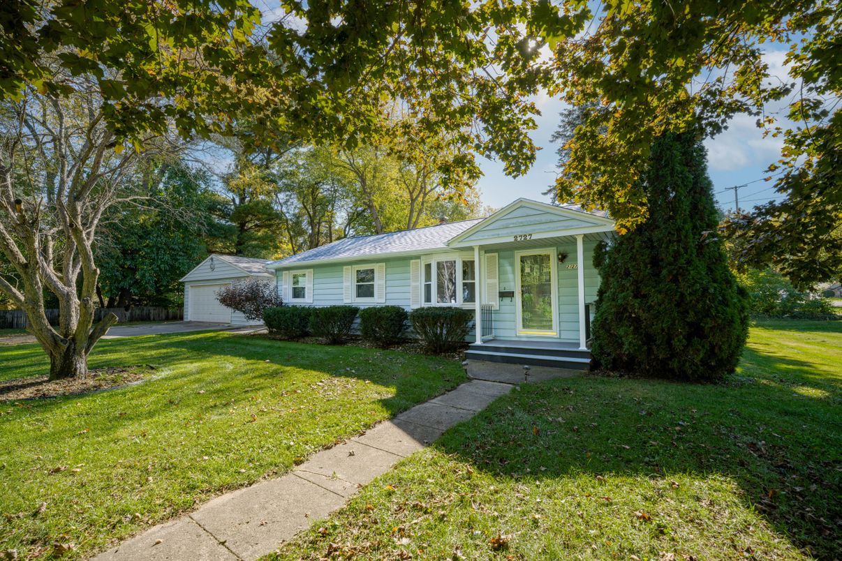 Backyard, Exterior, Facade, Ranch