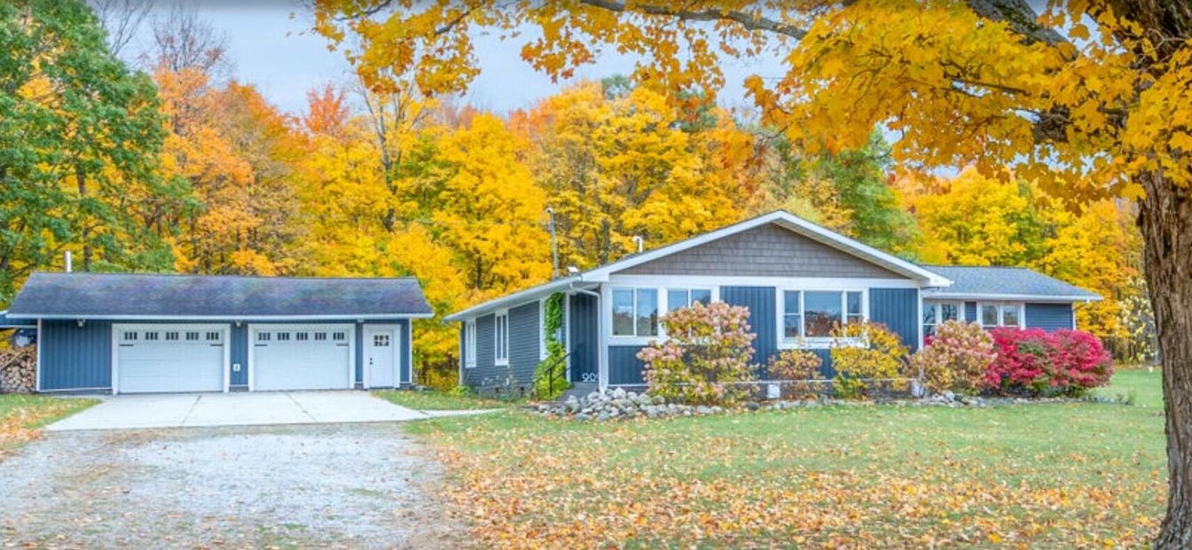 Attached, Exterior, Facade, Ranch